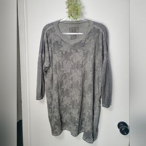 PETE & GRETA JOHHNY WAS, GRAY EMBROIDERED 3/4 SLEEVE OVERSIZED TOP WOMEN'S M